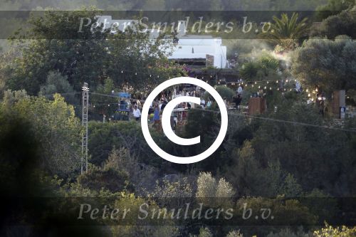 Ibiza 24 september 2016
Trouwen Gigi Ravelli en Roger Hodenius op ibiza . Ze trouwenni zuin huis/finca.