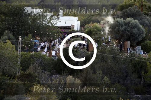 Ibiza 24 september 2016
Trouwen Gigi Ravelli en Roger Hodenius op ibiza . Ze trouwenni zuin huis/finca.