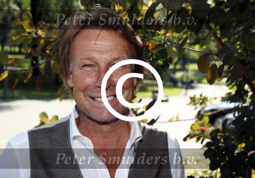 Rotterdam 14 september 2016
Boekpresentatie boek Rene v Gijp geschreven door Michiel v Egmond bij the harbour club. Zijn zoons Bicky en Sanny kregen de eerste exemplaren. Hans Kraaij met zoon Levi
