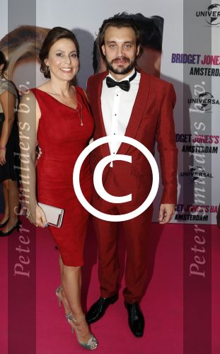 Amsterdam 13 september 2016
Premiere Bridget Jones baby in Tuschinski. Heleen v Rooyen met vriend Bart