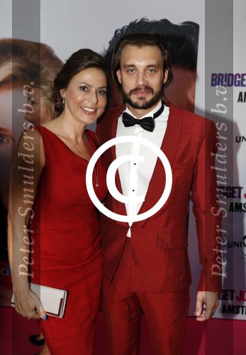 Amsterdam 13 september 2016
Premiere Bridget Jones baby in Tuschinski. Heleen v Rooyen met vriend Bart