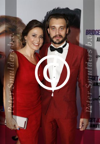Amsterdam 13 september 2016
Premiere Bridget Jones baby in Tuschinski. Heleen v Rooyen met vriend Bart
