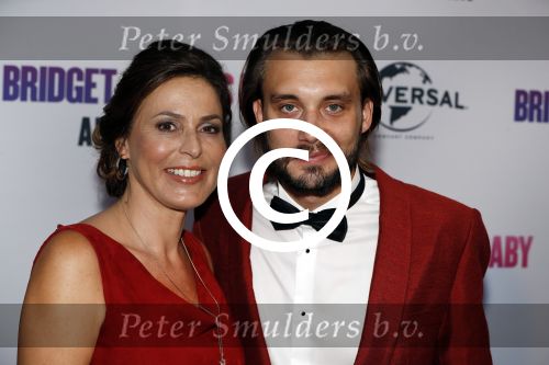 Amsterdam 13 september 2016
Premiere Bridget Jones baby in Tuschinski. Heleen v Rooyen met vriend Bart