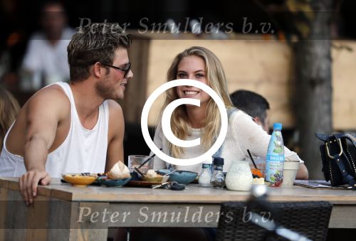 Amsterdam 12 september 2016 
Tim Douwsma en zijn vriendin Jessie Jazz Vuijk op terras en op de scooter