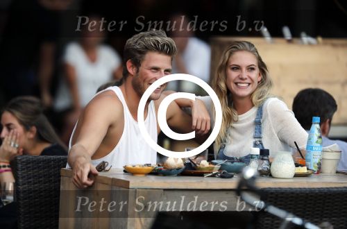 Amsterdam 12 september 2016 
Tim Douwsma en zijn vriendin Jessie Jazz Vuijk op terras en op de scooter