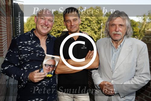 Rotterdam 14 september 2016
Boekpresentatie boek Rene v Gijp geschreven door Michiel v Egmond bij the harbour club. Zijn zoons Bicky en Sanny kregen de eerste exemplaren. Johan derksen en wilfred Genee
