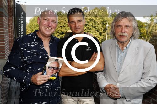 Rotterdam 14 september 2016
Boekpresentatie boek Rene v Gijp geschreven door Michiel v Egmond bij the harbour club. Zijn zoons Bicky en Sanny kregen de eerste exemplaren. Johan derksen en wilfred Genee