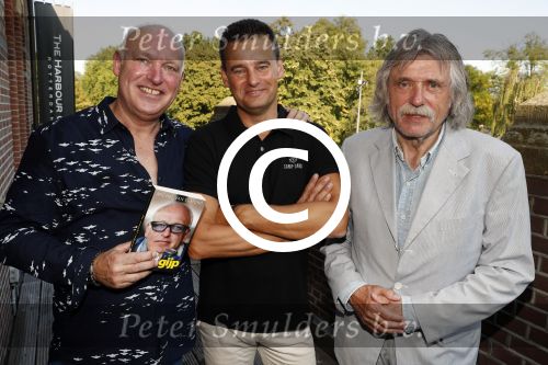 Rotterdam 14 september 2016
Boekpresentatie boek Rene v Gijp geschreven door Michiel v Egmond bij the harbour club. Zijn zoons Bicky en Sanny kregen de eerste exemplaren. Johan derksen en wilfred Genee