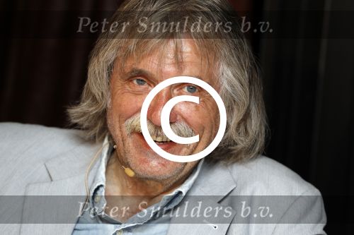 Rotterdam 14 september 2016
Boekpresentatie boek Rene v Gijp geschreven door Michiel v Egmond bij the harbour club. Zijn zoons Bicky en Sanny kregen de eerste exemplaren. Johan derksen en wilfred Genee
