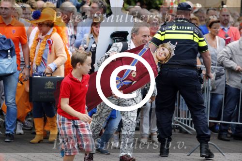 Den Haag 20 september 2016
Prinsjesdag 2016 op het binnenhof en op paleis noordeinde.
Johan Vlemmix met pop Koningin Maxima