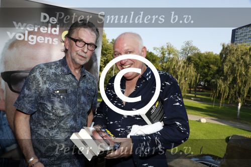 Rotterdam 14 september 2016
Boekpresentatie boek Rene v Gijp geschreven door Michiel v Egmond bij the harbour club. Zijn zoons Bicky en Sanny kregen de eerste exemplaren. Leo Driessen