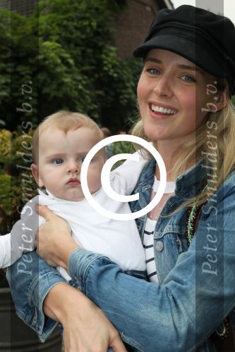 Amsterdam, 22 September 2016
Feest van Lifestyle van LIEF.
Lottie Hellingman en Liza Sips met haar baby Jonah