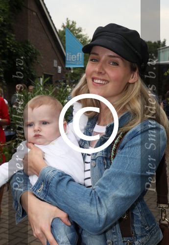 Amsterdam, 22 September 2016
Feest van Lifestyle van LIEF.
Lottie Hellingman en Liza Sips met haar baby Jonah