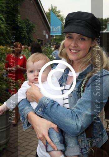 Amsterdam, 22 September 2016
Feest van Lifestyle van LIEF.
Lottie Hellingman en Liza Sips met haar baby Jonah