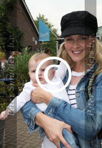 Amsterdam, 22 September 2016
Feest van Lifestyle van LIEF.
Lottie Hellingman en Liza Sips met haar baby Jonah