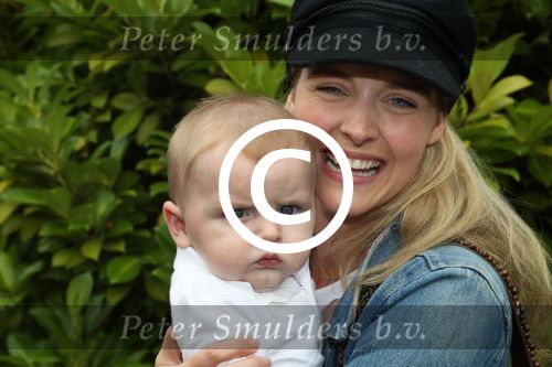 Amsterdam, 22 September 2016
Feest van Lifestyle van LIEF.
Lottie Hellingman en Liza Sips met haar baby Jonah