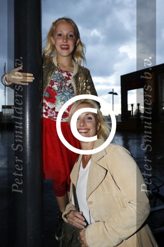 Zaandam 1 oktober 2016
Premiere Peter Pan in schouwburg  Zaandam. Marleen v d Loo met dochter