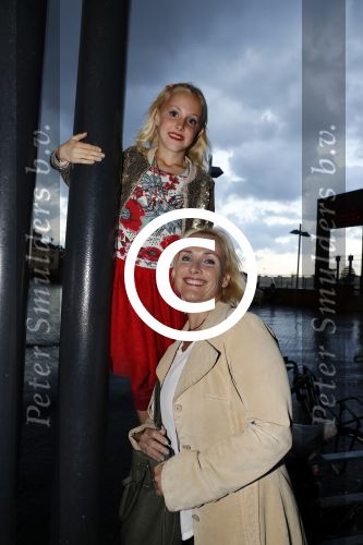 Zaandam 1 oktober 2016
Premiere Peter Pan in schouwburg  Zaandam. Marleen v d Loo met dochter