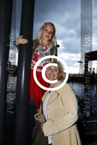 Zaandam 1 oktober 2016
Premiere Peter Pan in schouwburg  Zaandam. Marleen v d Loo met dochter