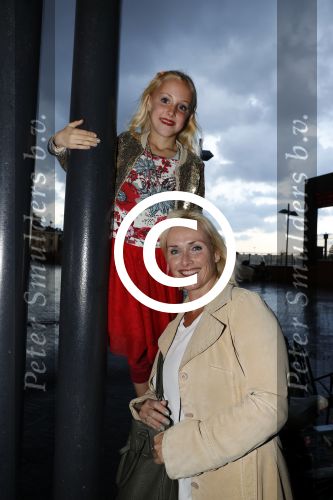Zaandam 1 oktober 2016
Premiere Peter Pan in schouwburg  Zaandam. Marleen v d Loo met dochter