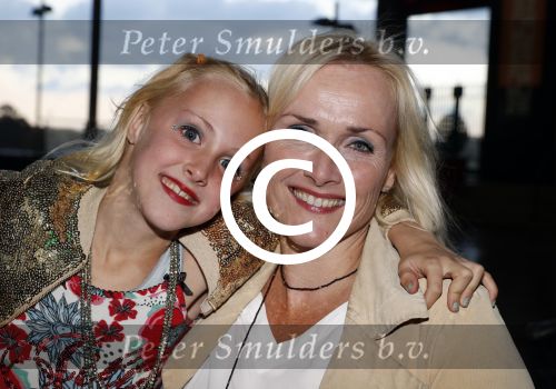 Zaandam 1 oktober 2016
Premiere Peter Pan in schouwburg  Zaandam. Marleen v d Loo met dochter