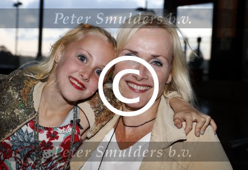 Zaandam 1 oktober 2016
Premiere Peter Pan in schouwburg  Zaandam. Marleen v d Loo met dochter