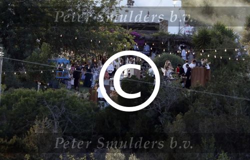 Ibiza 24 september 2016
Trouwen Gigi Ravelli en Roger Hodenius op ibiza . Ze trouwenni zuin huis/finca.