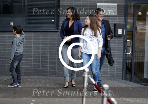 Zaandam 1 oktober 2016
Premiere Peter Pan in schouwburg  Zaandam.
Martijn Krabbe met zijn kinderen Achilles Michelle Jasmijn zijn vriendin Noi Pakon met haar zoontje.