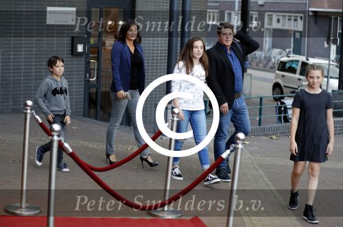 Zaandam 1 oktober 2016
Premiere Peter Pan in schouwburg  Zaandam.
Martijn Krabbe met zijn kinderen Achilles Michelle Jasmijn zijn vriendin Noi Pakon met haar zoontje.