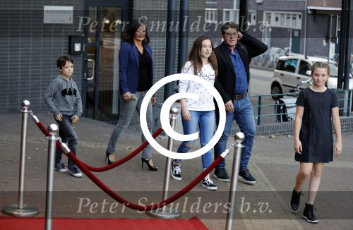 Zaandam 1 oktober 2016
Premiere Peter Pan in schouwburg  Zaandam.
Martijn Krabbe met zijn kinderen Achilles Michelle Jasmijn zijn vriendin Noi Pakon met haar zoontje.