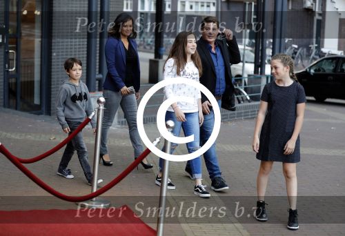 Zaandam 1 oktober 2016
Premiere Peter Pan in schouwburg  Zaandam.
Martijn Krabbe met zijn kinderen Achilles Michelle Jasmijn zijn vriendin Noi Pakon met haar zoontje.