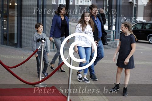 Zaandam 1 oktober 2016
Premiere Peter Pan in schouwburg  Zaandam.
Martijn Krabbe met zijn kinderen Achilles Michelle Jasmijn zijn vriendin Noi Pakon met haar zoontje.