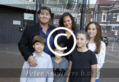 Zaandam 1 oktober 2016
Premiere Peter Pan in schouwburg  Zaandam.
Martijn Krabbe met zijn kinderen Achilles Michelle Jasmijn zijn vriendin Noi Pakon met haar zoontje.