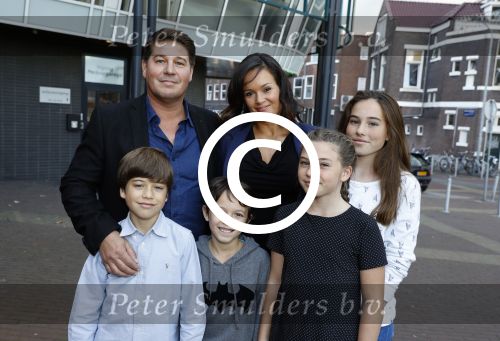 Zaandam 1 oktober 2016
Premiere Peter Pan in schouwburg  Zaandam.
Martijn Krabbe met zijn kinderen Achilles Michelle Jasmijn zijn vriendin Noi Pakon met haar zoontje.