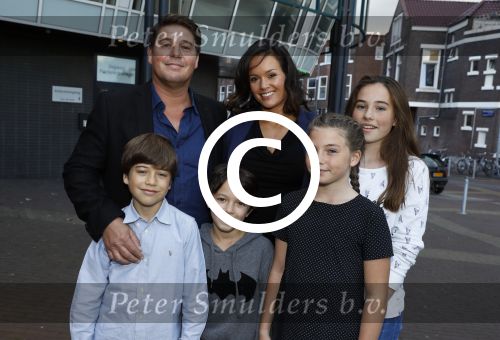 Zaandam 1 oktober 2016
Premiere Peter Pan in schouwburg  Zaandam.
Martijn Krabbe met zijn kinderen Achilles Michelle Jasmijn zijn vriendin Noi Pakon met haar zoontje.