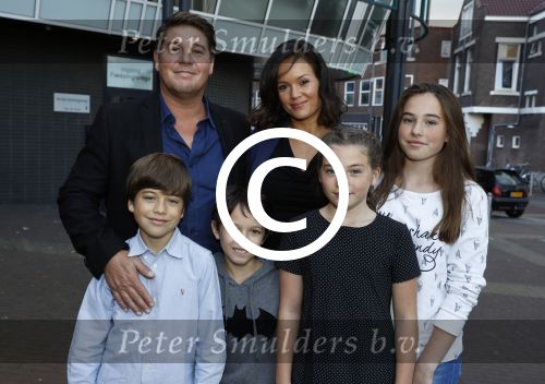 Zaandam 1 oktober 2016
Premiere Peter Pan in schouwburg  Zaandam.
Martijn Krabbe met zijn kinderen Achilles Michelle Jasmijn zijn vriendin Noi Pakon met haar zoontje.
