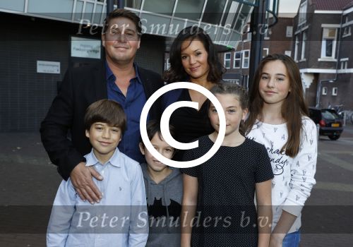 Zaandam 1 oktober 2016
Premiere Peter Pan in schouwburg  Zaandam.
Martijn Krabbe met zijn kinderen Achilles Michelle Jasmijn zijn vriendin Noi Pakon met haar zoontje.