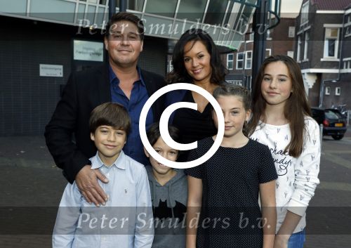 Zaandam 1 oktober 2016
Premiere Peter Pan in schouwburg  Zaandam.
Martijn Krabbe met zijn kinderen Achilles Michelle Jasmijn zijn vriendin Noi Pakon met haar zoontje.