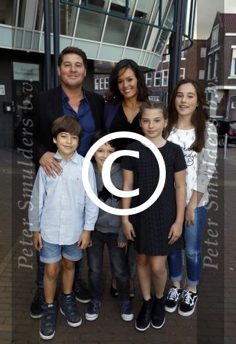Zaandam 1 oktober 2016
Premiere Peter Pan in schouwburg  Zaandam.
Martijn Krabbe met zijn kinderen Achilles Michelle Jasmijn zijn vriendin Noi Pakon met haar zoontje.