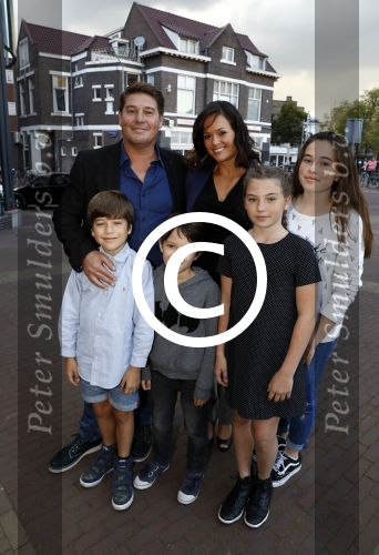Zaandam 1 oktober 2016
Premiere Peter Pan in schouwburg  Zaandam.
Martijn Krabbe met zijn kinderen Achilles Michelle Jasmijn zijn vriendin Noi Pakon met haar zoontje.