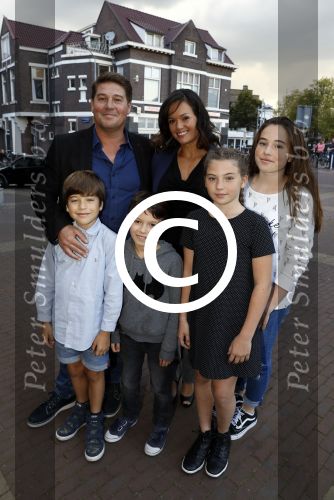 Zaandam 1 oktober 2016
Premiere Peter Pan in schouwburg  Zaandam.
Martijn Krabbe met zijn kinderen Achilles Michelle Jasmijn zijn vriendin Noi Pakon met haar zoontje.