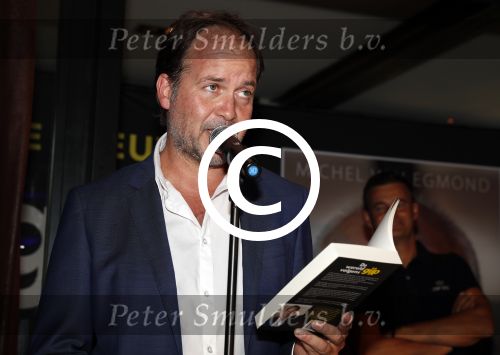 Rotterdam 14 september 2016
Boekpresentatie boek Rene v Gijp geschreven door Michiel v Egmond bij the harbour club. Zijn zoons Bicky en Sanny kregen de eerste exemplaren