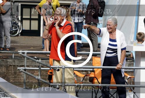Amsterdam 11 september 2016
Amsterdam city swim tbv ALS door de amsterdamse grachten. paul en Leny v Gorcum kijken naar hun kleinzoon