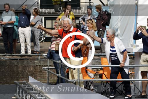 Amsterdam 11 september 2016
Amsterdam city swim tbv ALS door de amsterdamse grachten. paul en Leny v Gorcum kijken naar hun kleinzoon