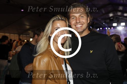Amsterdam 11 september 2016
Amsterdam city swim tbv ALS door de amsterdamse grachten. Pieter v d Hoogenband kwam samen met zijn verloofde Marie Jose Crooijmans zijn kinderen en zijn ouders en broer