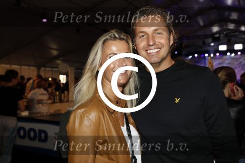 Amsterdam 11 september 2016
Amsterdam city swim tbv ALS door de amsterdamse grachten. Pieter v d Hoogenband kwam samen met zijn verloofde Marie Jose Crooijmans zijn kinderen en zijn ouders en broer