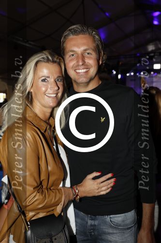 Amsterdam 11 september 2016
Amsterdam city swim tbv ALS door de amsterdamse grachten. Pieter v d Hoogenband kwam samen met zijn verloofde Marie Jose Crooijmans zijn kinderen en zijn ouders en broer