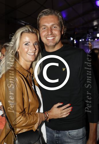 Amsterdam 11 september 2016
Amsterdam city swim tbv ALS door de amsterdamse grachten. Pieter v d Hoogenband kwam samen met zijn verloofde Marie Jose Crooijmans zijn kinderen en zijn ouders en broer