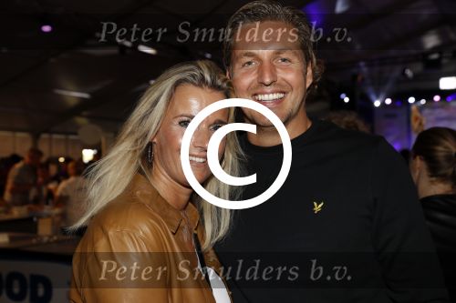 Amsterdam 11 september 2016
Amsterdam city swim tbv ALS door de amsterdamse grachten. Pieter v d Hoogenband kwam samen met zijn verloofde Marie Jose Crooijmans zijn kinderen en zijn ouders en broer