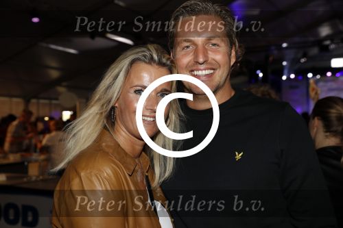 Amsterdam 11 september 2016
Amsterdam city swim tbv ALS door de amsterdamse grachten. Pieter v d Hoogenband kwam samen met zijn verloofde Marie Jose Crooijmans zijn kinderen en zijn ouders en broer
